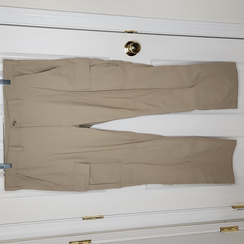 Men's Eddie Bauer beige cargo pants lightweight nylon spandex 40 x 30 hiking